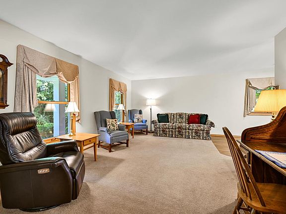 5th image of W264S7300 Kings Peak COURT