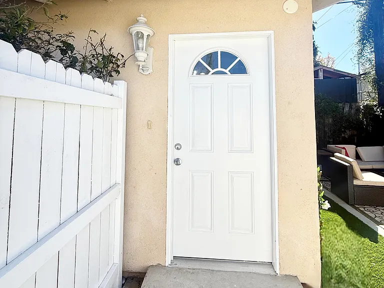 18002 Collins St — Photo 4