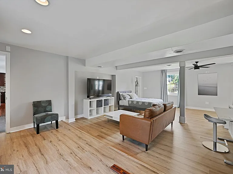 10533 Stevenson Rd — Photo 35