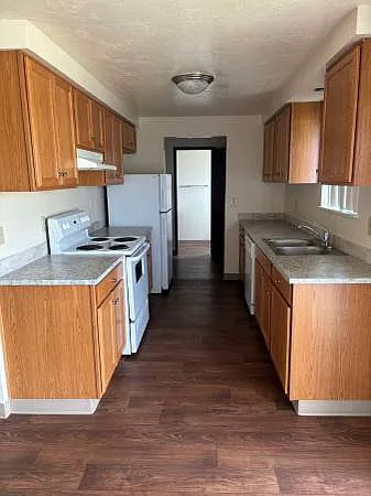 914 N Cloverleaf Loop — Photo 2