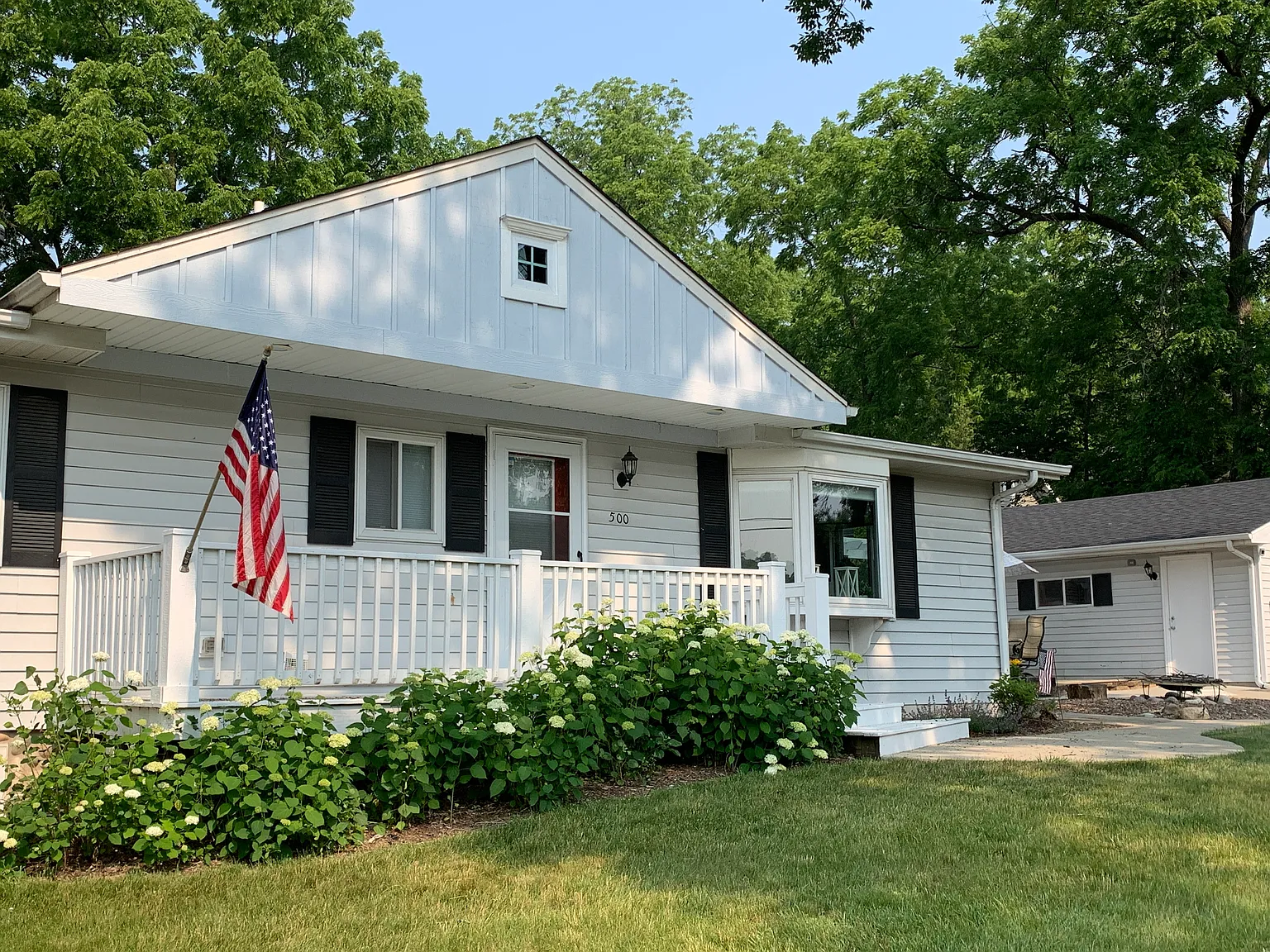 3 bed, 2200 sqft, $3,600 — Photo 1