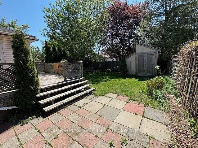 177 Athol St E — Photo 2