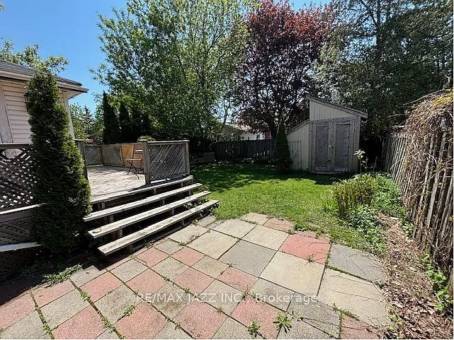 Building Photo - 177 Athol St E