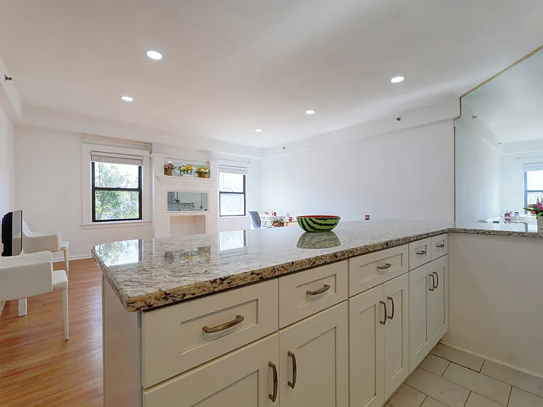 22 Engle St #17 — Photo 32