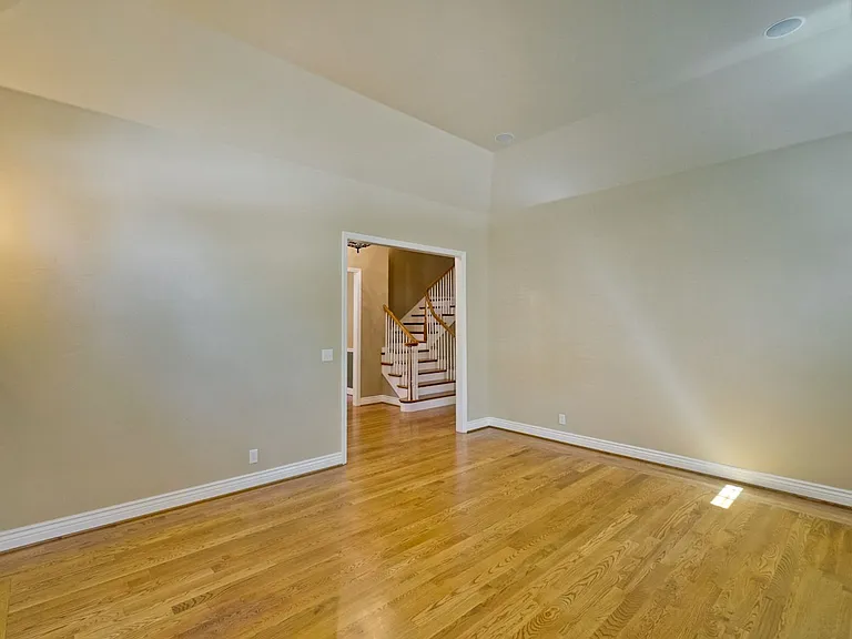 1150 Meredith Ave — Photo 12
