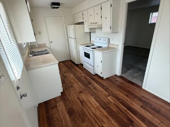 Broadmoor Apartments