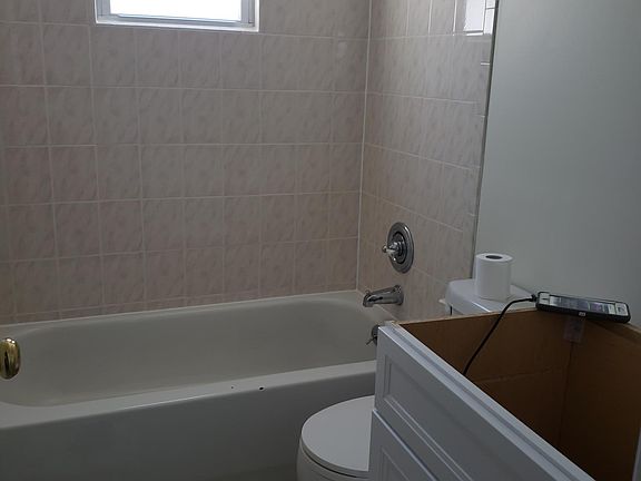 5th image of 28 Sherman Ave