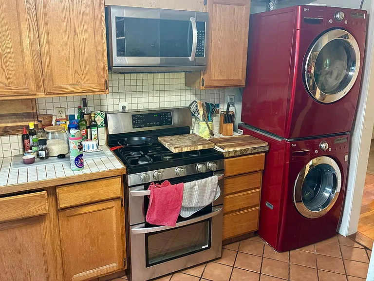 Upper level washer/dryer (there is another unit on lower level too!)