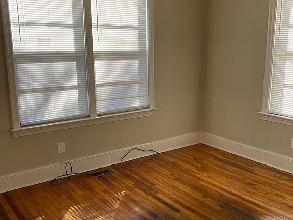4th image of 702 White Ave