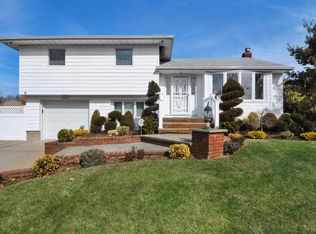 375 Illinois Ave, Massapequa Park, NY 11762