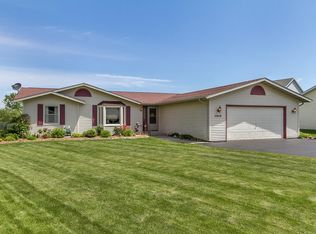 10418 White Manor Ct, Franksville, WI 53126