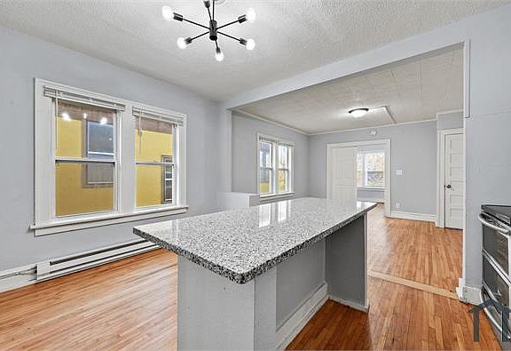 5th image of 1712 Fremont Ave N