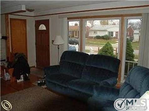Living Room.jpg