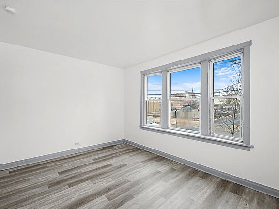 3rd image of 1534 N Karlov Ave #1