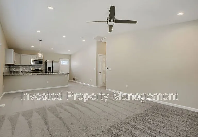 6822 Niagara St — Photo 2