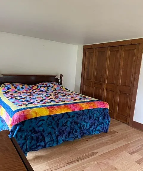 Master Bedroom -
King bed with auto platform