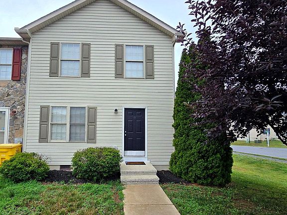 2nd image of 8 Jonathan Ct
