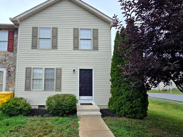 8 Jonathan Ct, Inwood, WV 25428