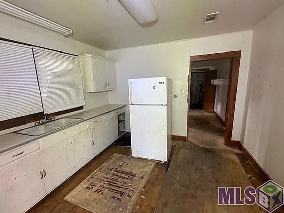 2nd image of 804 W End Dr