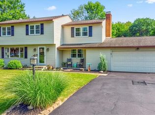 5 Larkspur Ln, Fairport, NY 14450
