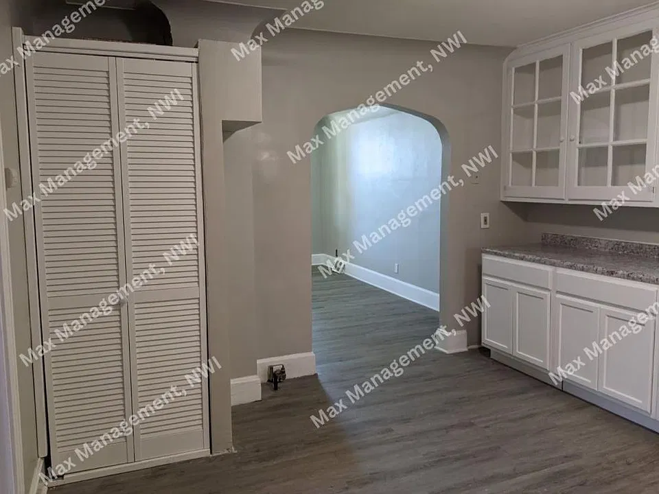 2432 White Oak Ave