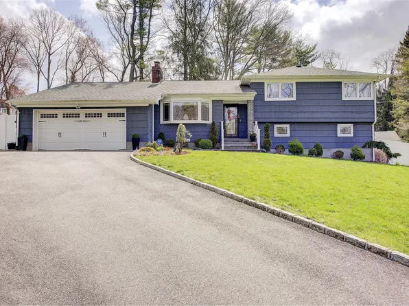 460 Wolf Hill Road, Dix Hills, NY 11746