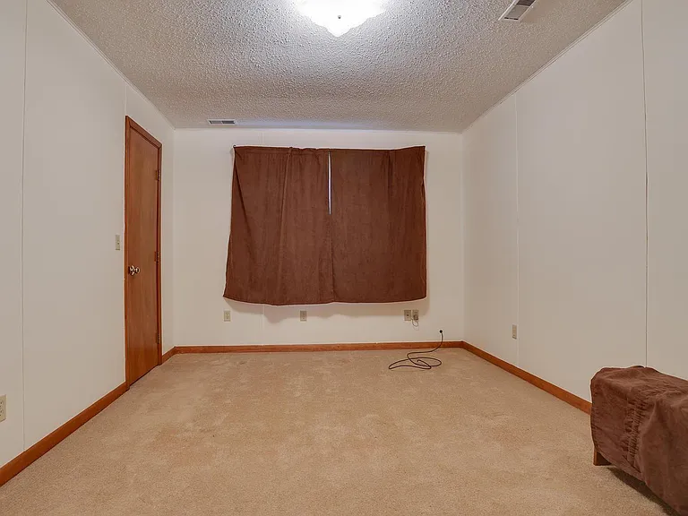 409 N Vorcey St — Photo 9