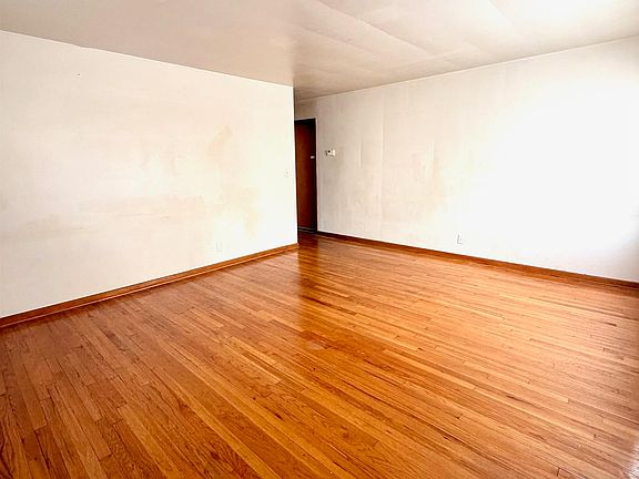 2nd image of 27 Paterson St APT 1
