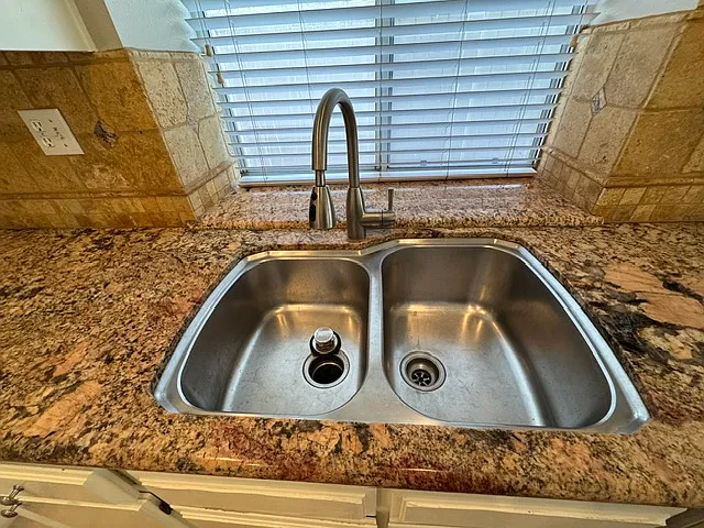 7878 Pineridge Ct — Photo 12