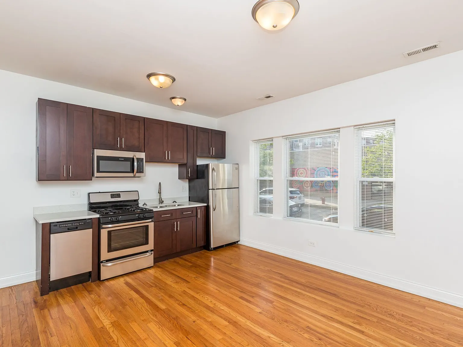 Portage Park Theater Apartments — Photo 2
