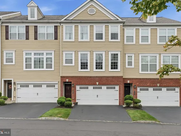 5 Wildflower Ct, Telford, PA 18969
