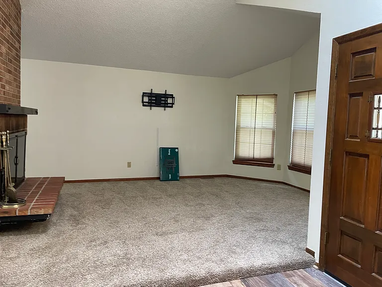 10268 Julian Ct — Photo 8