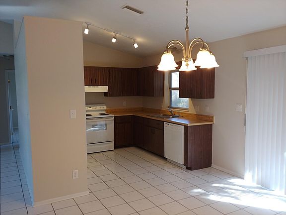 2nd image of 607 SE Santa Barbara Pl