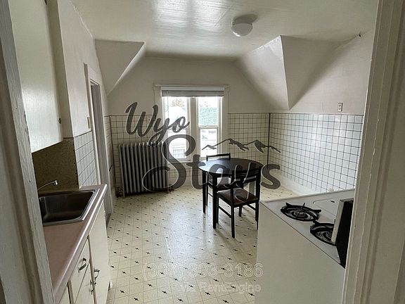 2nd image of 625 Lewis St APT A