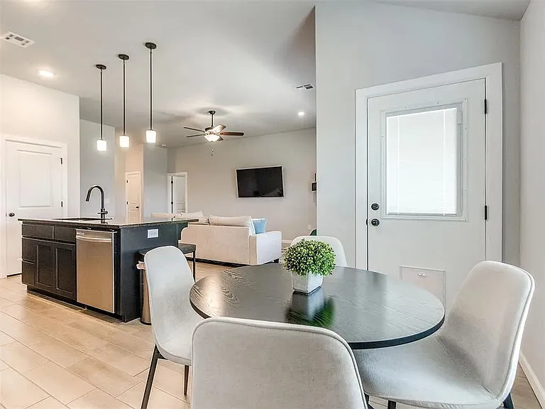 1004 Acacia Creek Dr — Photo 21