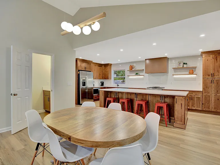 213 Oakmount Dr #FURNISHED — Photo 9