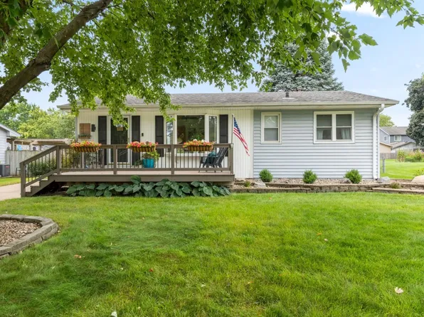 206 12th Ave NW, Altoona, IA 50009