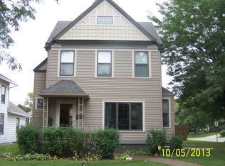 420 W 4th St, Muscatine, IA 52761