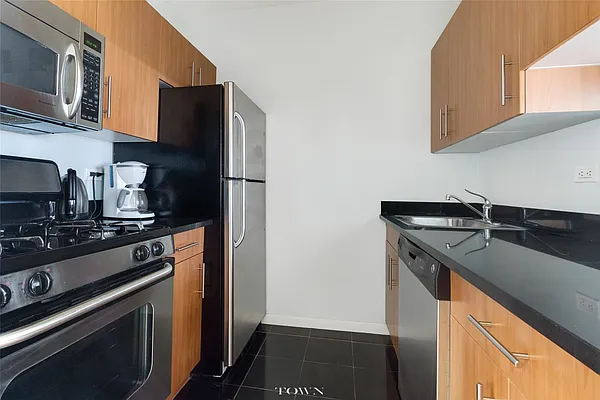 Rented by Town Residential | media 38