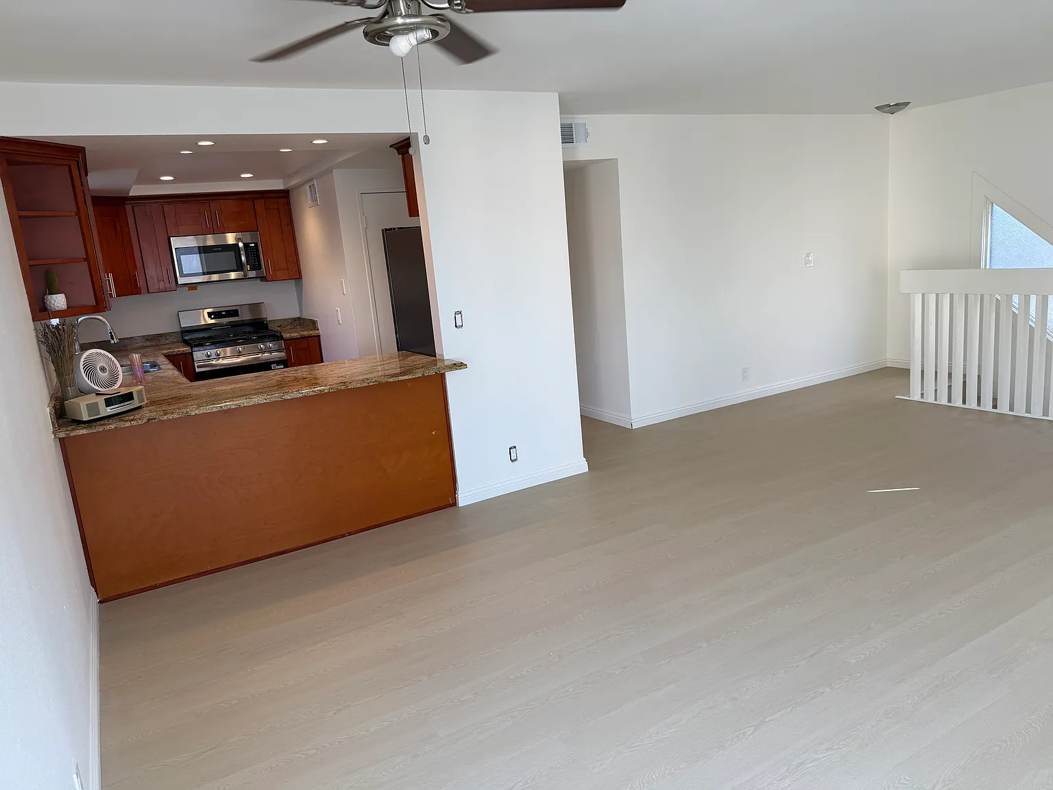 2 bed, 1000 sqft, $4,950 — Photo 2