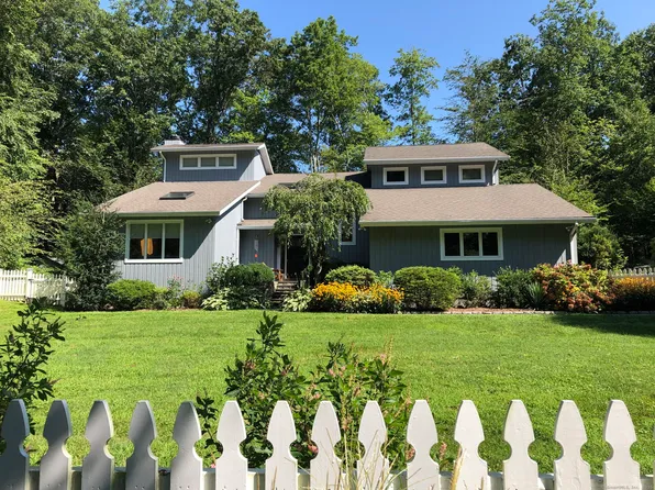 28 Merriland Road, Stamford, CT 06903