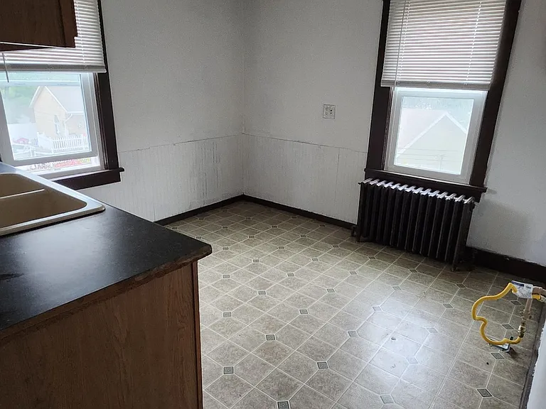 133 W Oilwell St — Photo 2