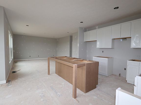 2nd image of 422 Cherry Hills Rd