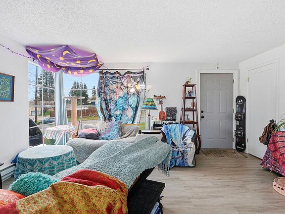4th image of 4019 W Francis Ave
