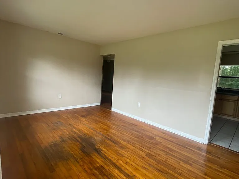 622 Howard Ave — Photo 3