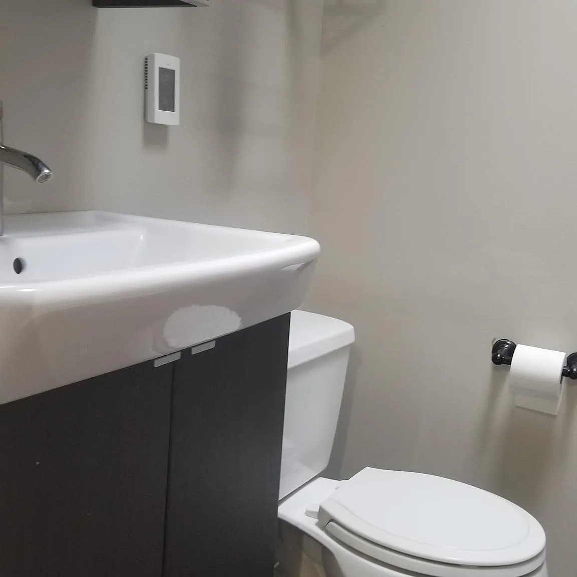 3 bed, 1.5 bath, 1120 sqft, $2,200 — Photo 2