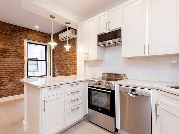 3rd image of 239 Mulberry St APT 3R