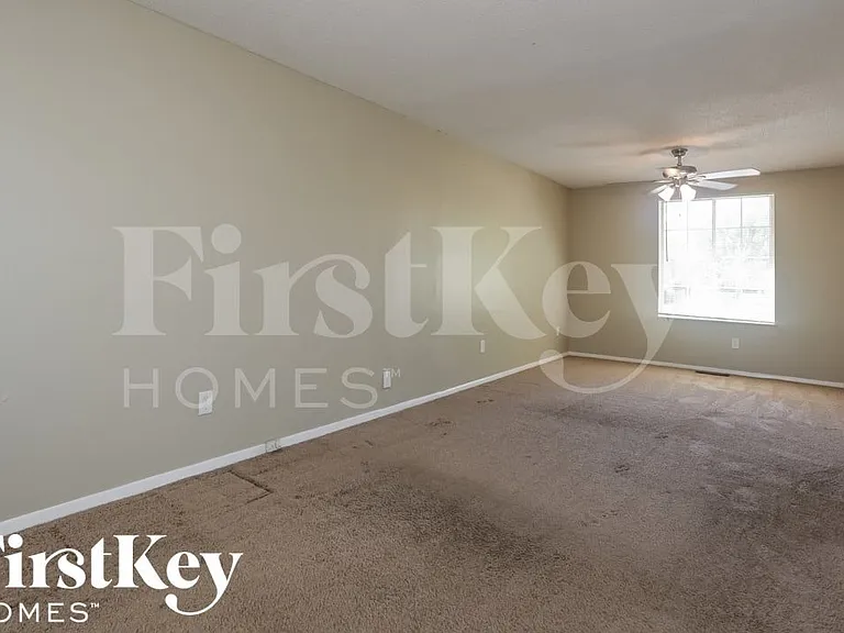 4321 Castle Heights Dr — Photo 7