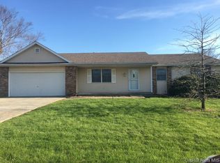 196 Joan Dr, Divernon, IL 62530