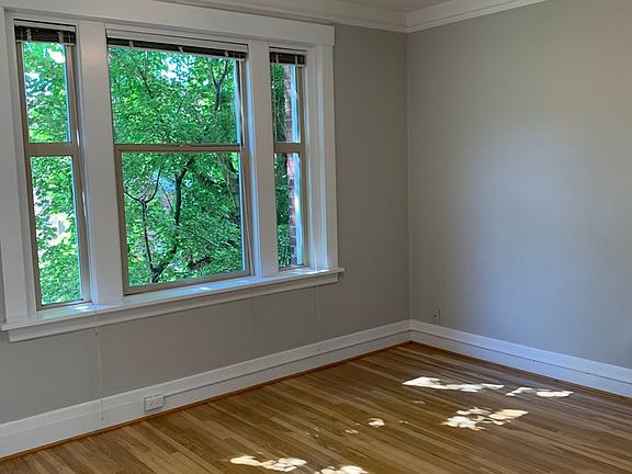 4th image of 417 13th Ave E #206